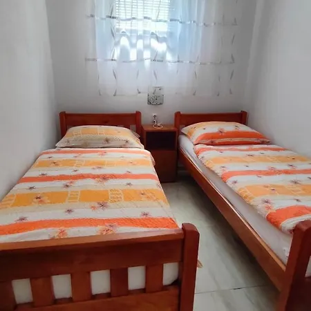 Tina דירה Gračac